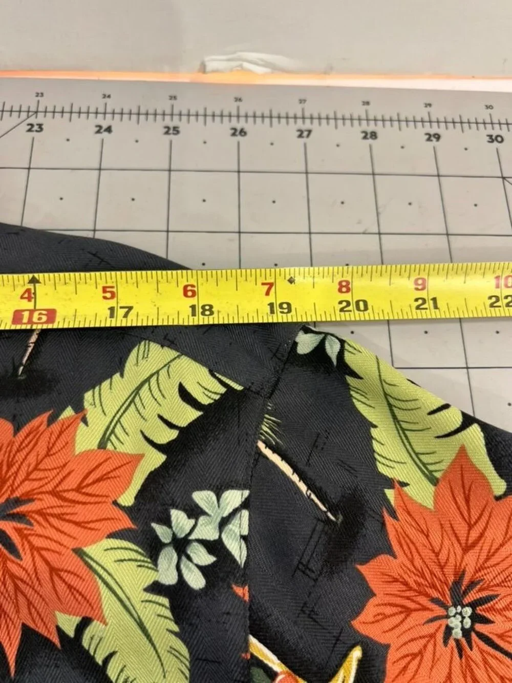 Tommy Bahama Silk Hawaiian Shirt Sz. S Every Days a Holiday 2002 Men’s - Picture 6 of 8
